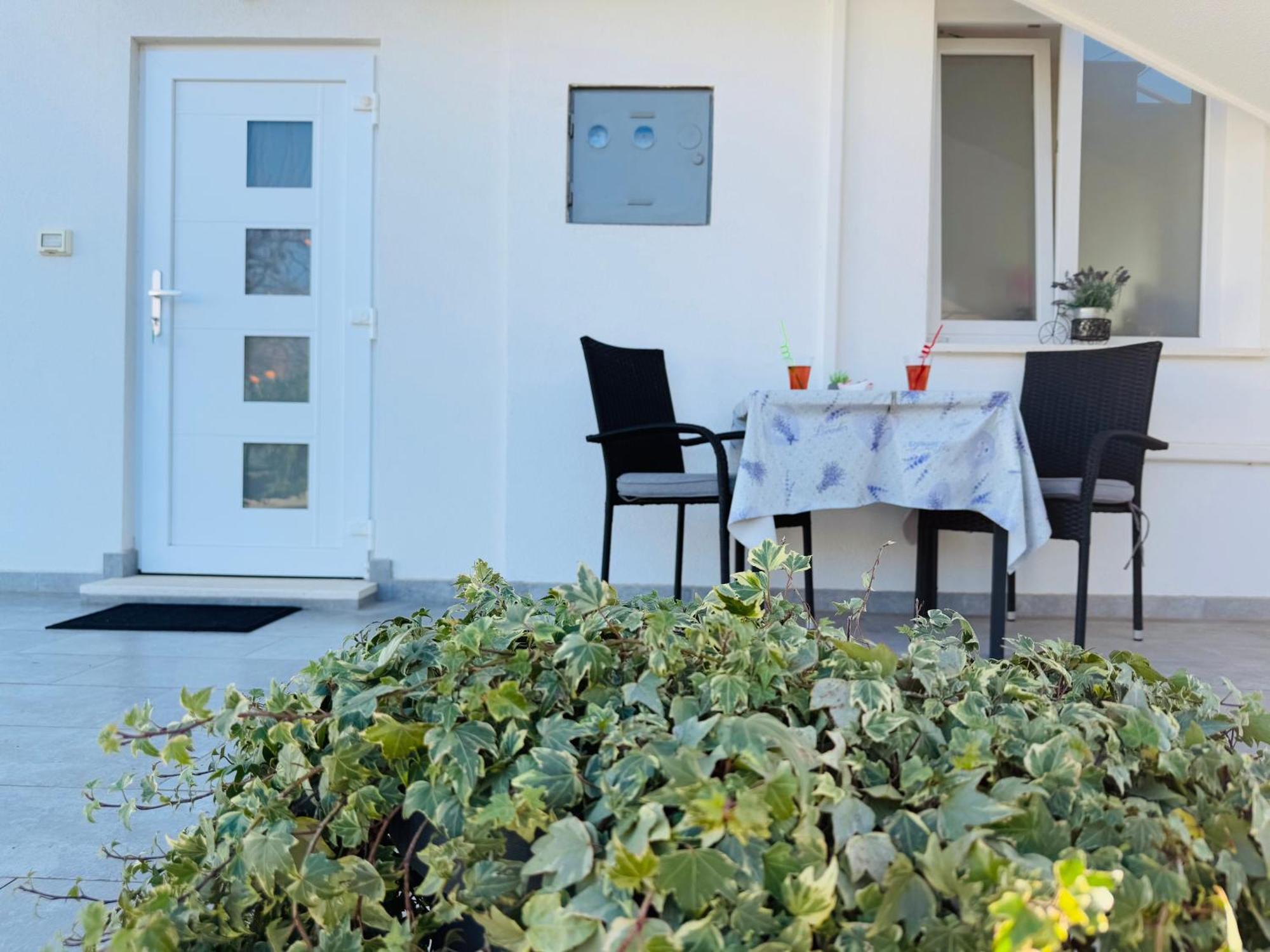 Apartment Erika - For 2 Near The Beach Pula Extérieur photo